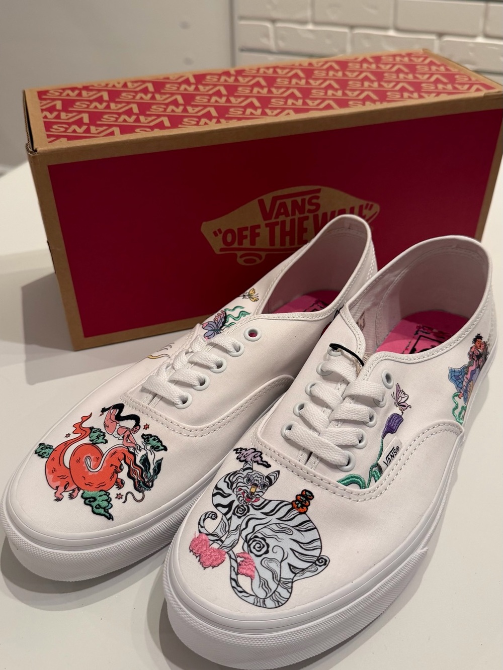 Vans Women's White Canvas Low-Top Sneakers with Multicolor Animal & Floral Art